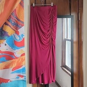 HP🎉 💃🏻Red Asymmetrical Ruching Slit Skirt - Size M